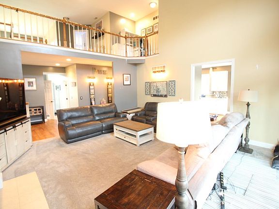 5th image of 8463 Tennyson Ct