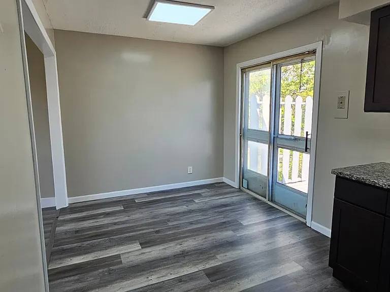 1127 Heck Ave — Photo 6