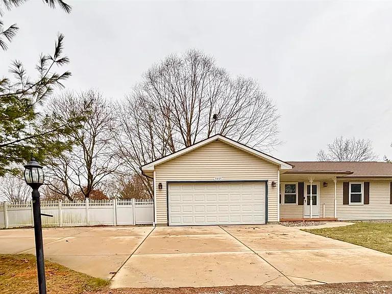 3445 Dorothy Ln — Photo 1