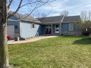 W1159 Waterlilly Dr, Ixonia, WI 53036
