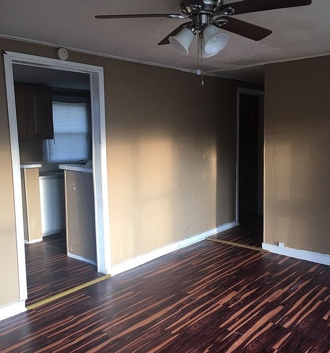 2nd image of 216 N Waco St