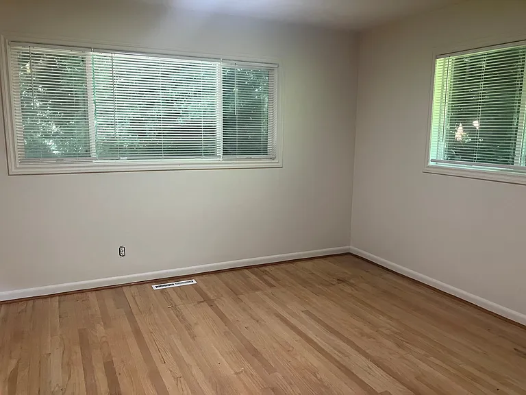 10400 SE Hillcrest Dr — Photo 9