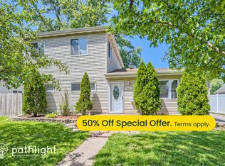 612 W James St, Villa Park, IL 60181