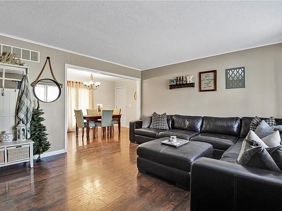 3rd image of 9734 Eby St