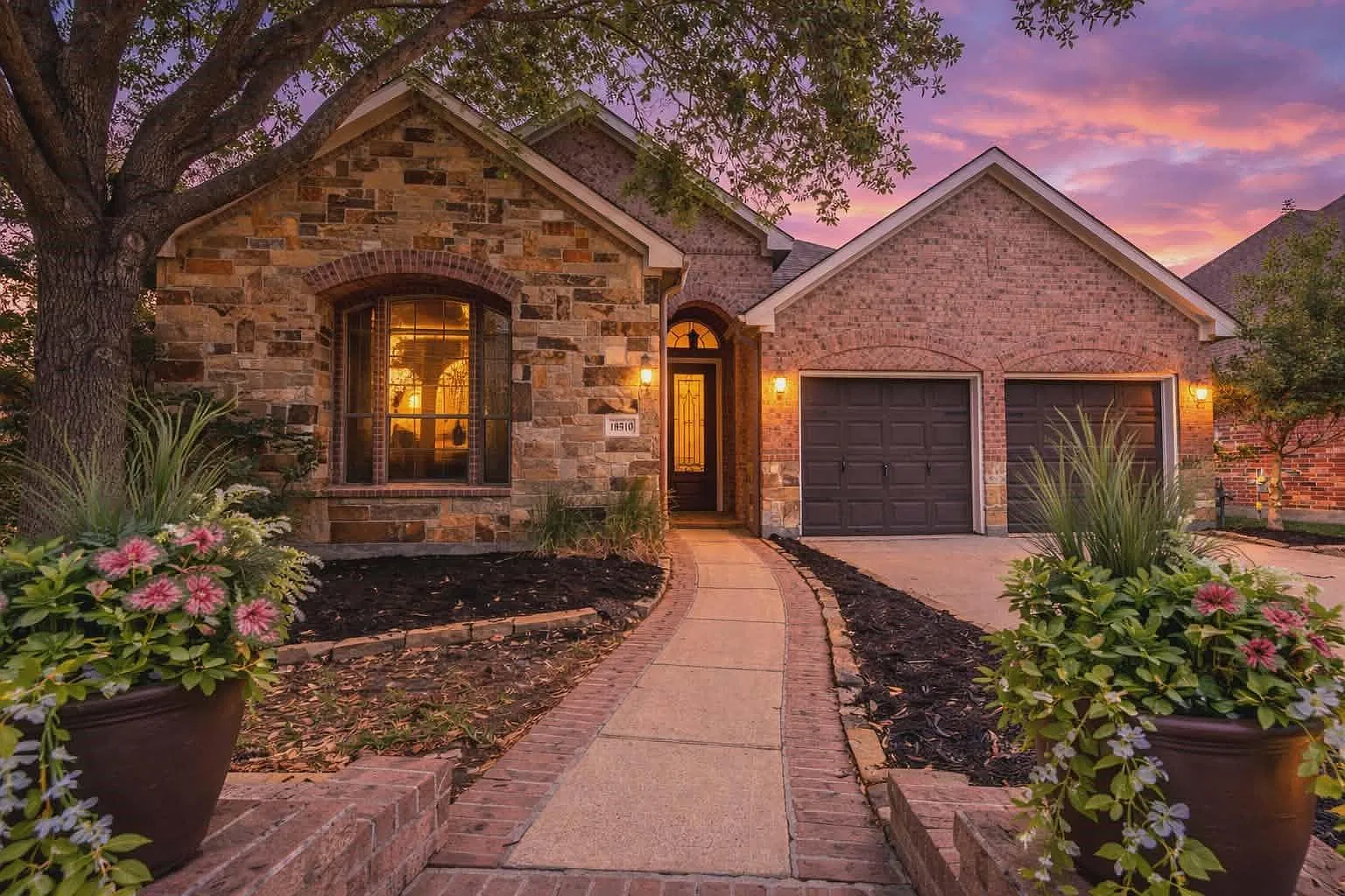 4 bed, 3.0 bath, 2944 sqft, $4,400 — Photo 1