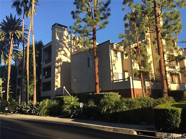 1st image of 5500 Owensmouth Ave APT 229