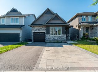 72 Dun Skipper Dr, Ottawa, ON K1X 0E8