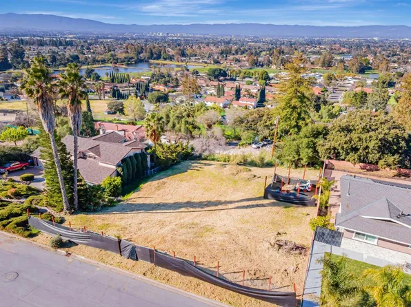 1073 Vista Del Mar Dr, San Jose, CA 95132