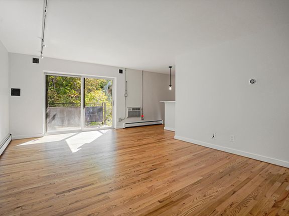 3rd image of 1245 Columbine St APT 302