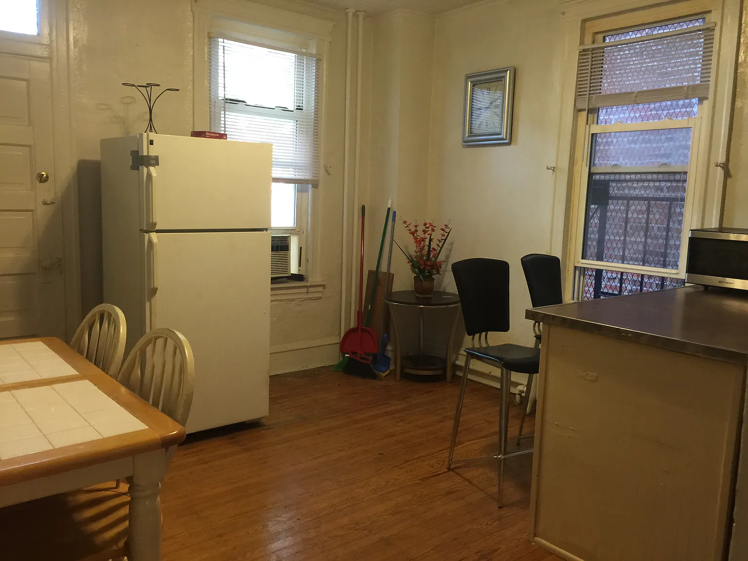 1 bed, 200 sqft, $550 — Photo 2