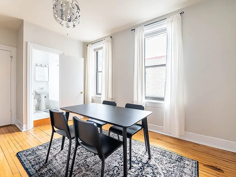 2345 N Bosworth Ave #1R — Photo 2