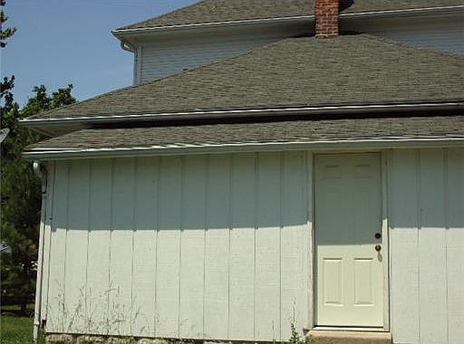 2nd image of 829 Camp St