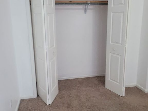 5th image of 121 W Victoria Ct E