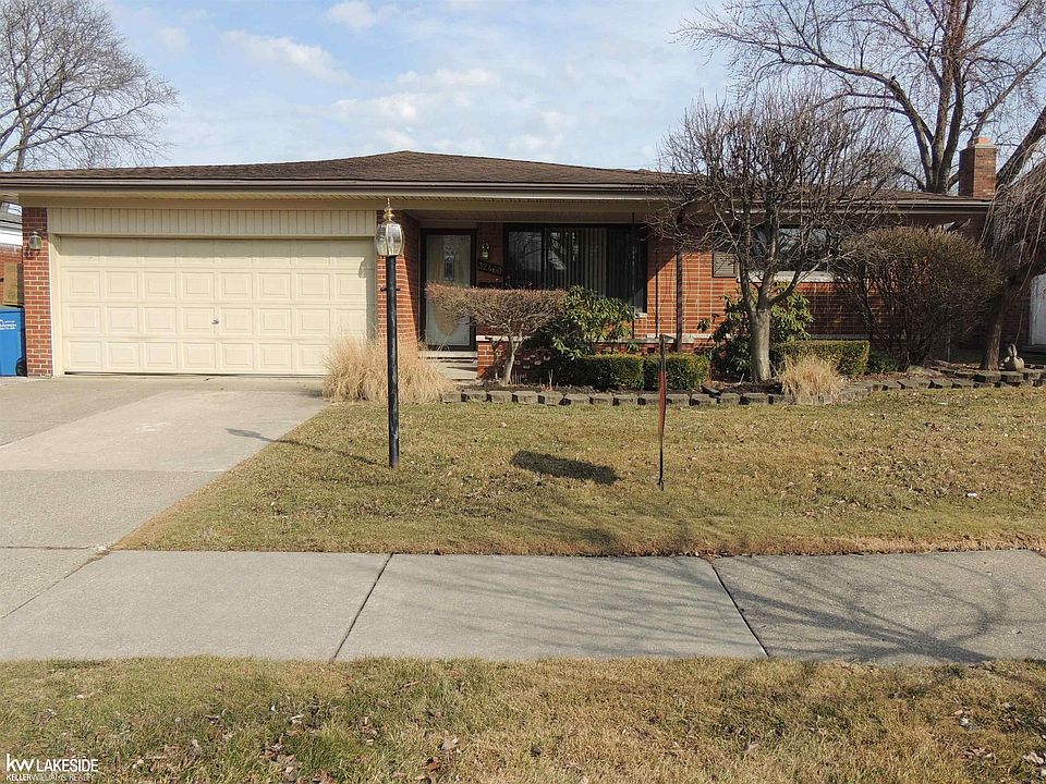 1st image of 32460 Gainsborough Dr