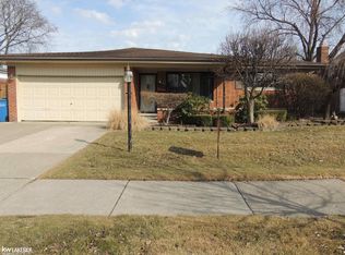 32460 Gainsborough Dr, Warren, MI 48088