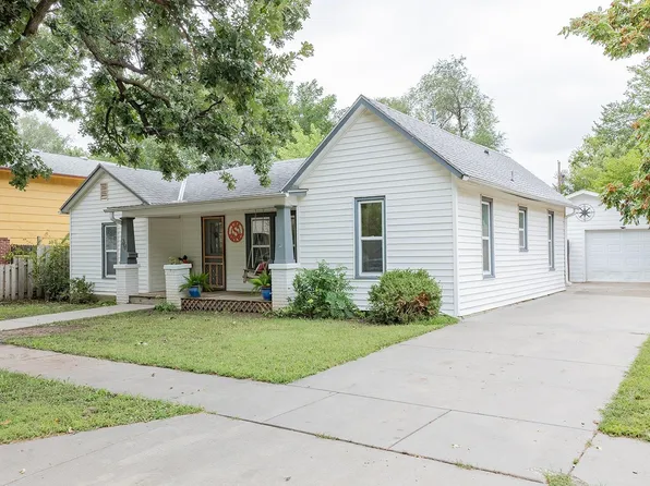 214 SW 5th St, Newton, KS 67114