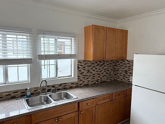 4th image of 1136 Pacific Ave #1136