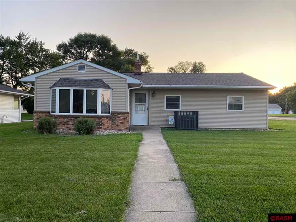 522 1st St SE, Madelia, MN 56062
