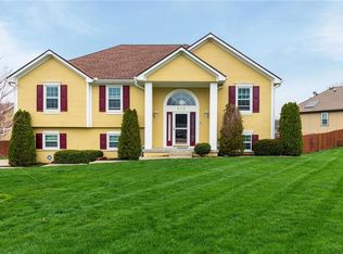 212 Apple Valley Pkwy, Belton, MO 64012