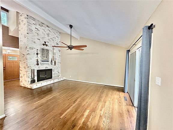 2nd image of 121 Circle Dr