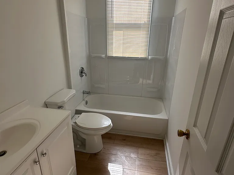 1610 Purdue Ave — Photo 12