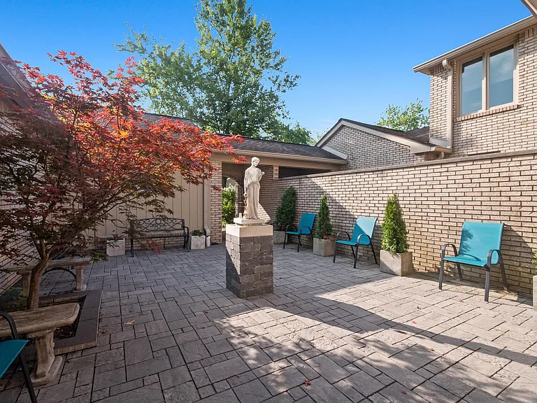 1125 Meadowglen Ct — Photo 8