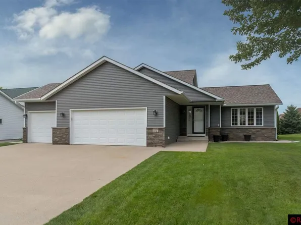 112 Pebble Creek Ct, Mankato, MN 56001