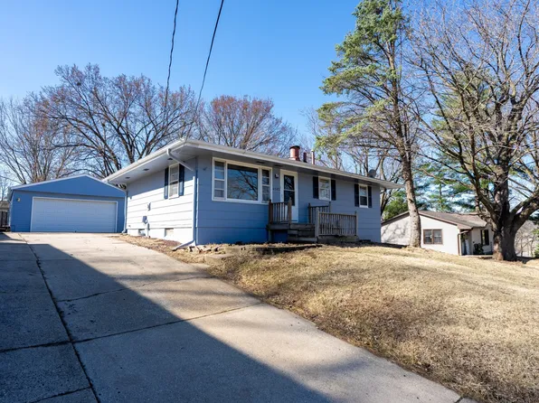 4563 Fairview Dr, Pleasant Hill, IA 50327
