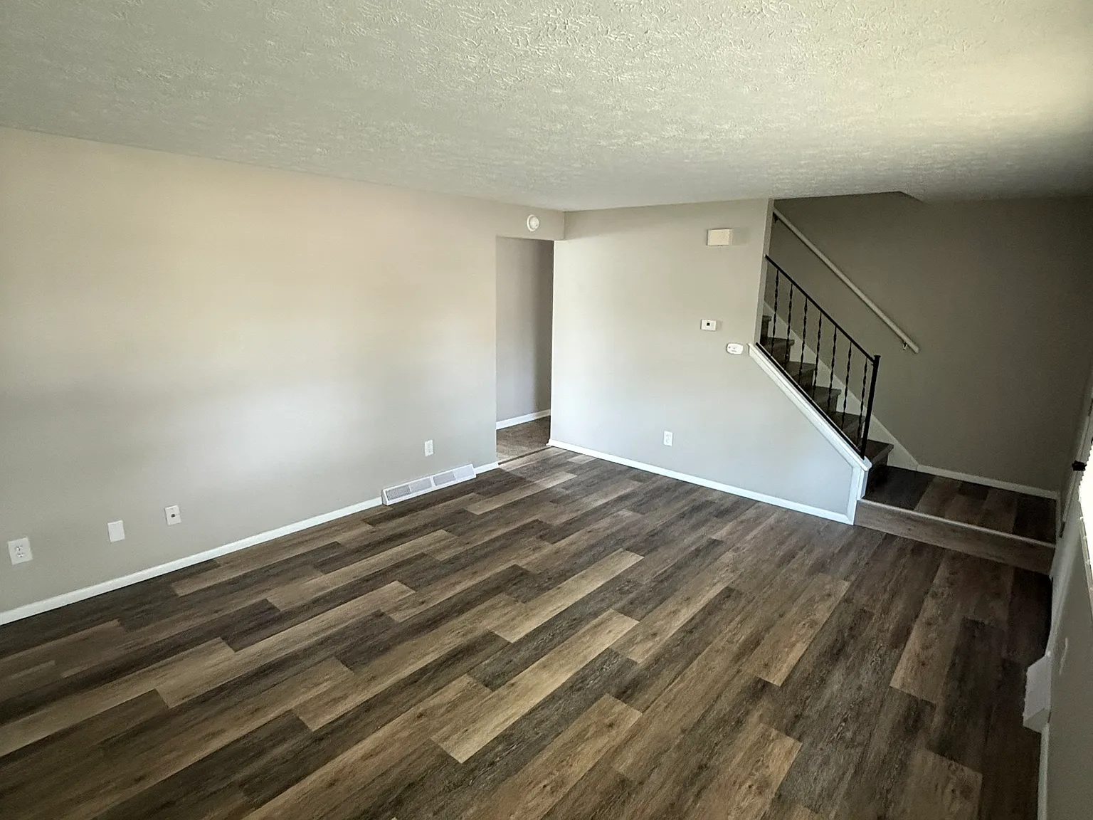3 bed, 1.5 bath, 1650 sqft, $1,300 — Photo 4