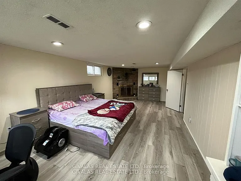 94 Pleasant View Dr #LOWER — Photo 4