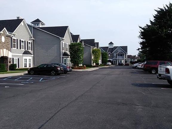 3rd image of 19 Nicole Ct