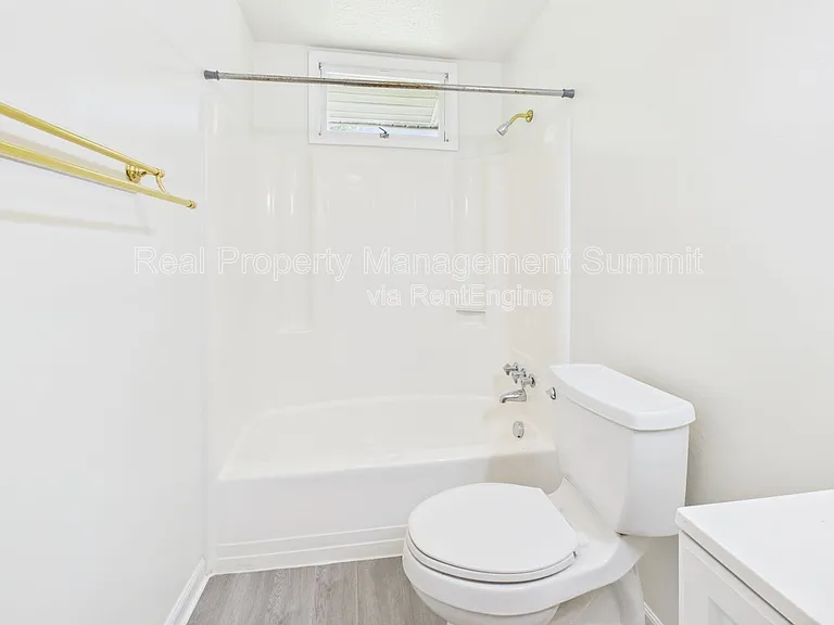 530 Highland Ave — Photo 13