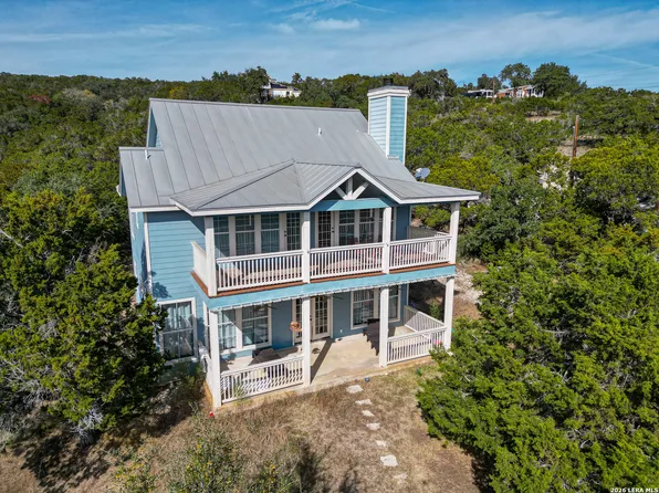 282 Hill Top Ln, Lakehills, TX 78063
