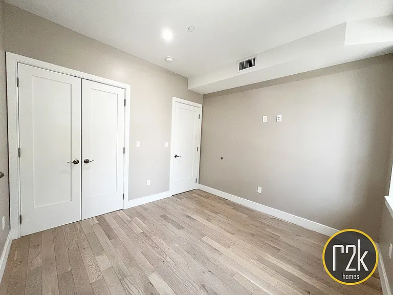 26-14 Hoyt Ave S #2A — Photo 18