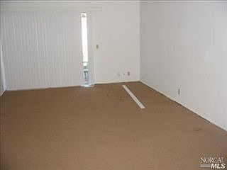 3rd image of 130 Boggs Ct