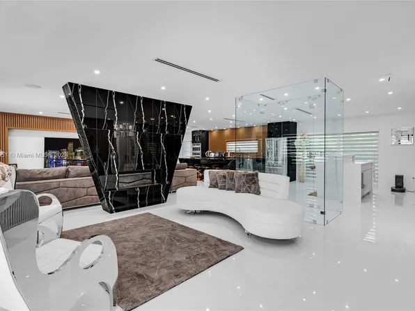 8200 SW 56th St, Miami, FL 33155