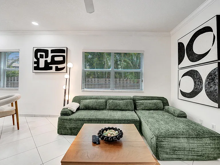 1450 N Riverside Dr #103 — Photo 35