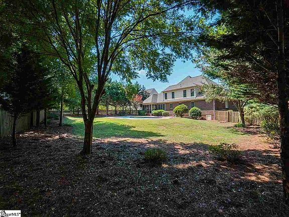 3rd image of 105 Hillstone Dr