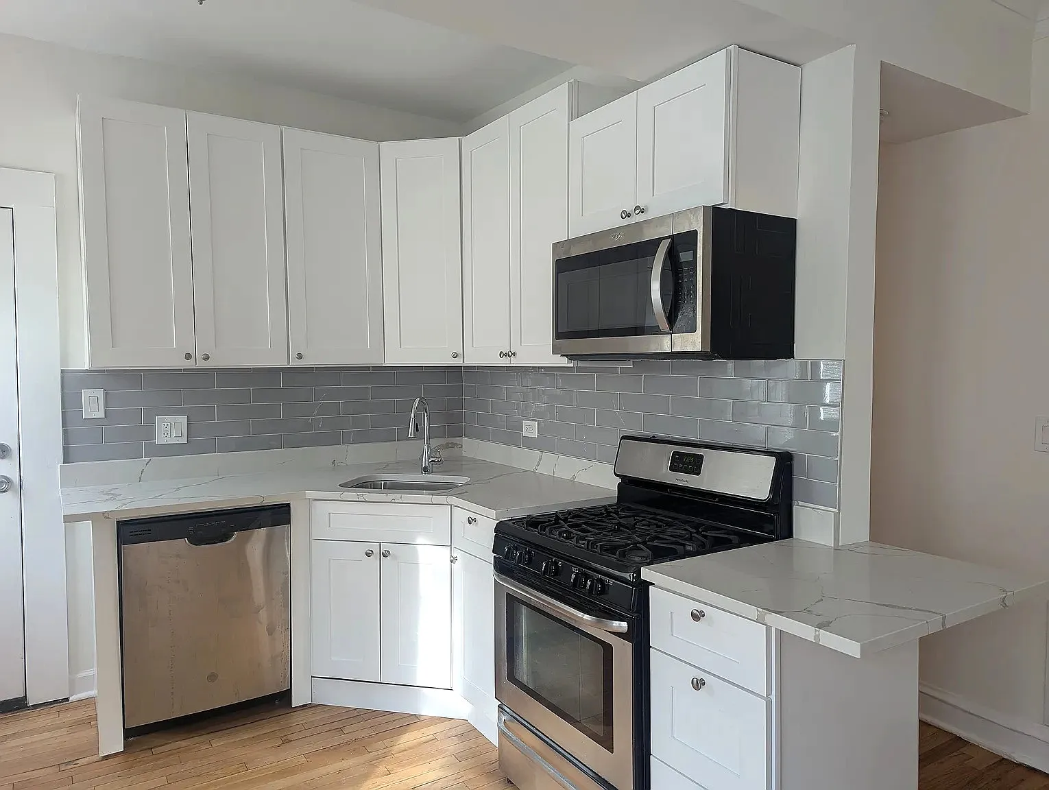 1 bed, 1075 sqft, $2,195 — Photo 3