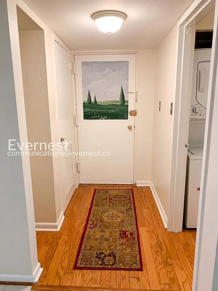 3 bed, 2.0 bath, 1207 sqft, $2,700 — Photo 4