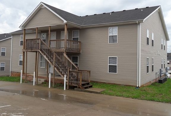 2nd image of 427 Alma Ln APT F