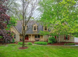 S50W23435 Woodchuck Ln, Waukesha, WI 53189