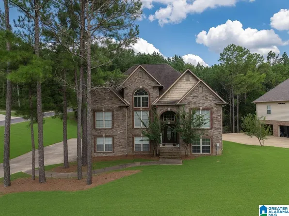 15 Lakeside Dr, Odenville, AL 35120
