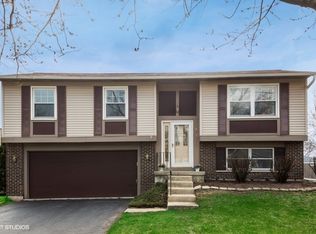 267 Plainview Dr, Bolingbrook, IL 60440