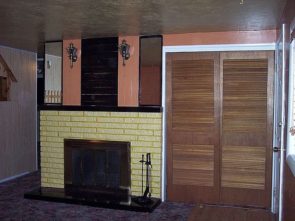 2nd image of 245 NW Bonneville Dr