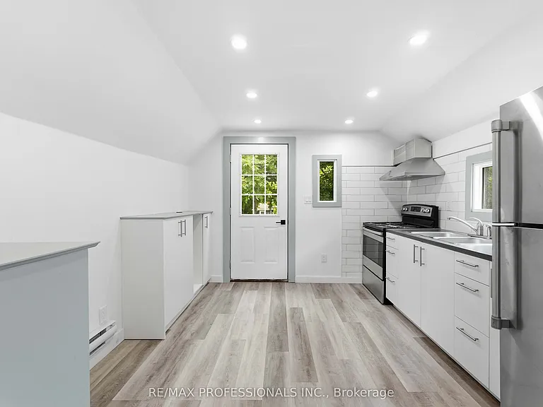 759 Barton St E #UPPER — Photo 1
