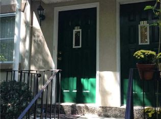 105 Vanderbilt Ln, Glen Cove, NY 11542
