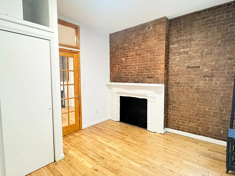 308 E 6th St #4 — Photo 9