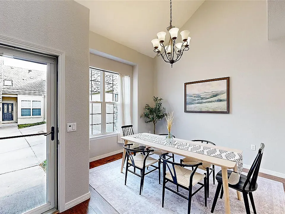 4 bed, 3517 sqft, $4,000 — Photo 3