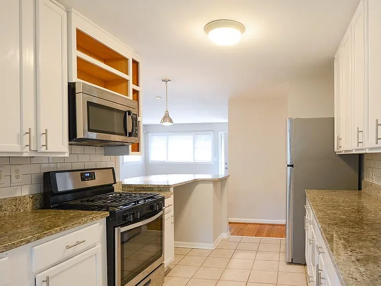 2671 Woodridge Dr — Photo 3
